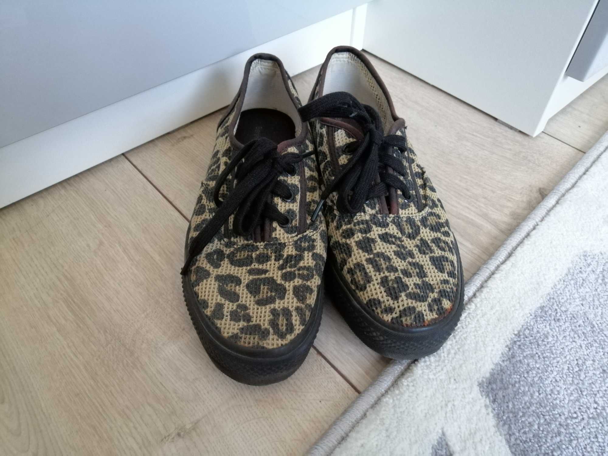 Trampki Bershka panterka 39