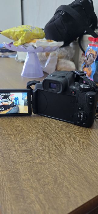 Canon PowerShot SX70 HS – Zoom 65x (21-1365mm)