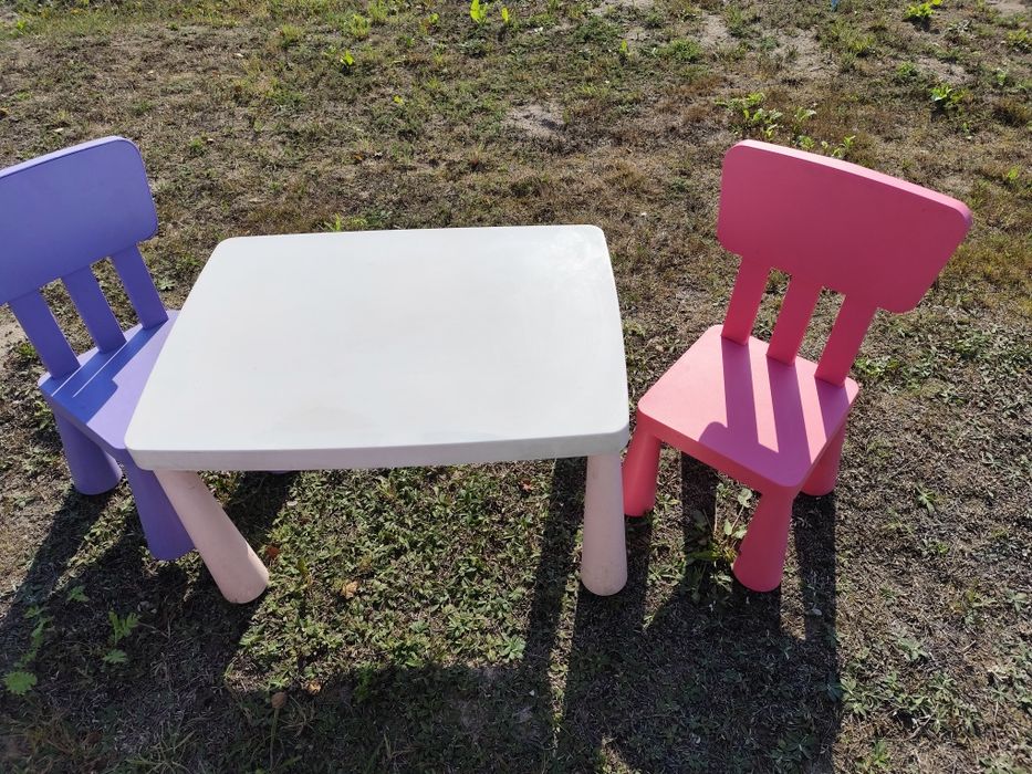 Zestaw stolik i dwa krzesełka Ikea mamut