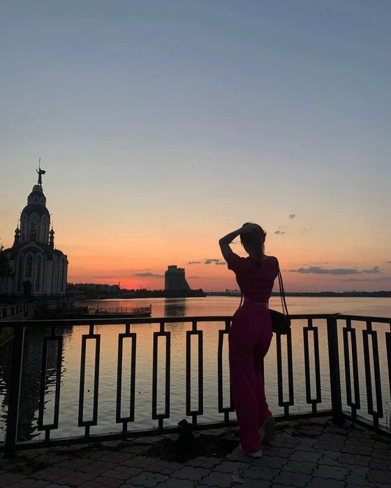 Б/У але в хороша якість , дуже гарний колір ( розмір S/М )