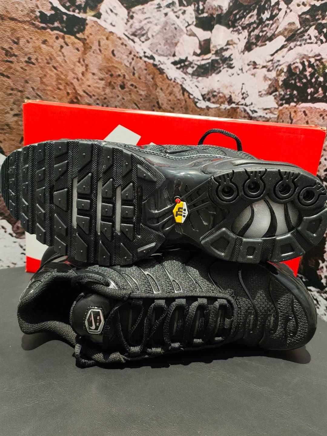 Nike Air Max Plus czarne oryginalne unisexTrampki R37