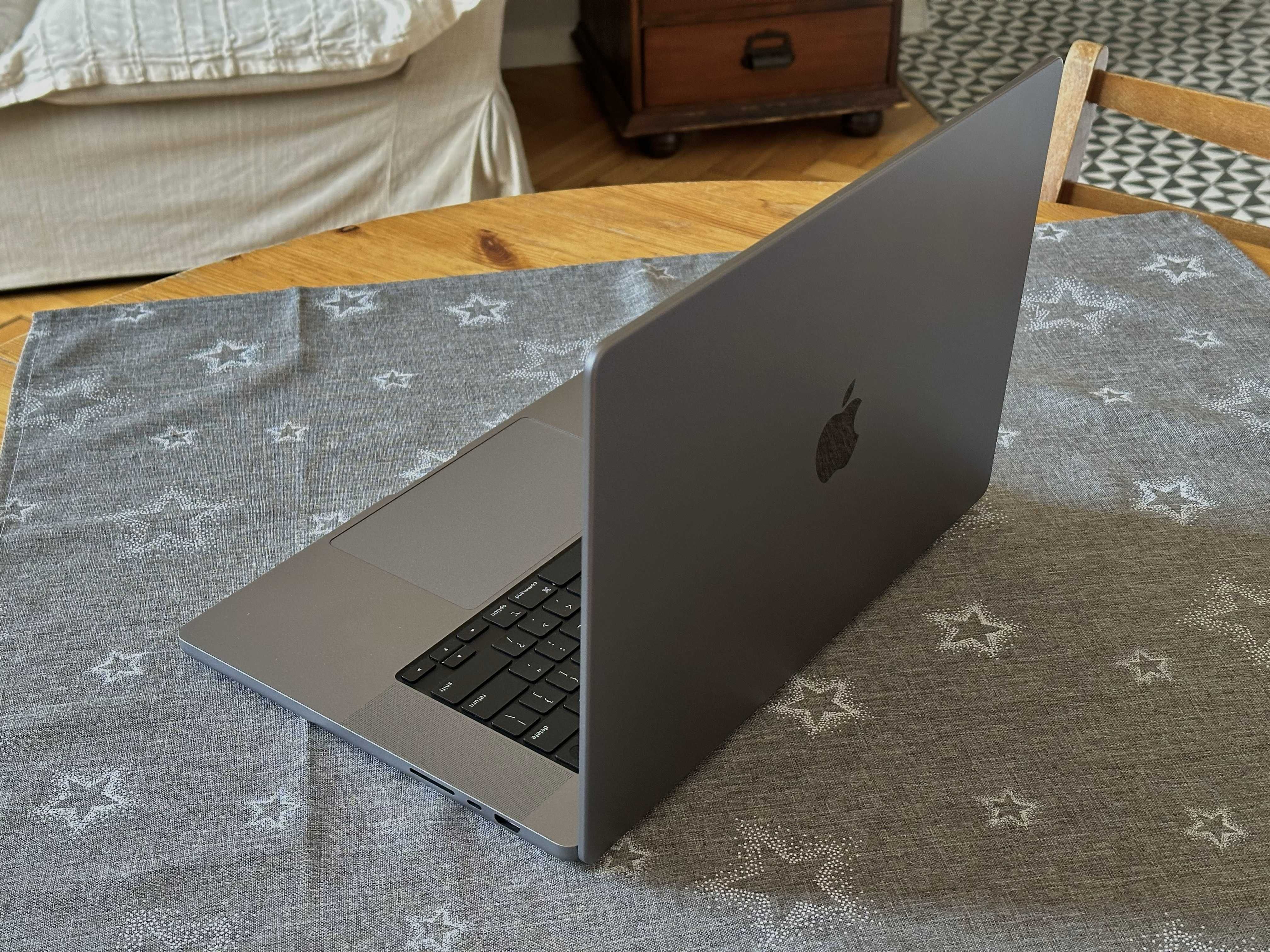 Apple MacBook Pro 16" M1 / 16GB RAM / 1TB SSD