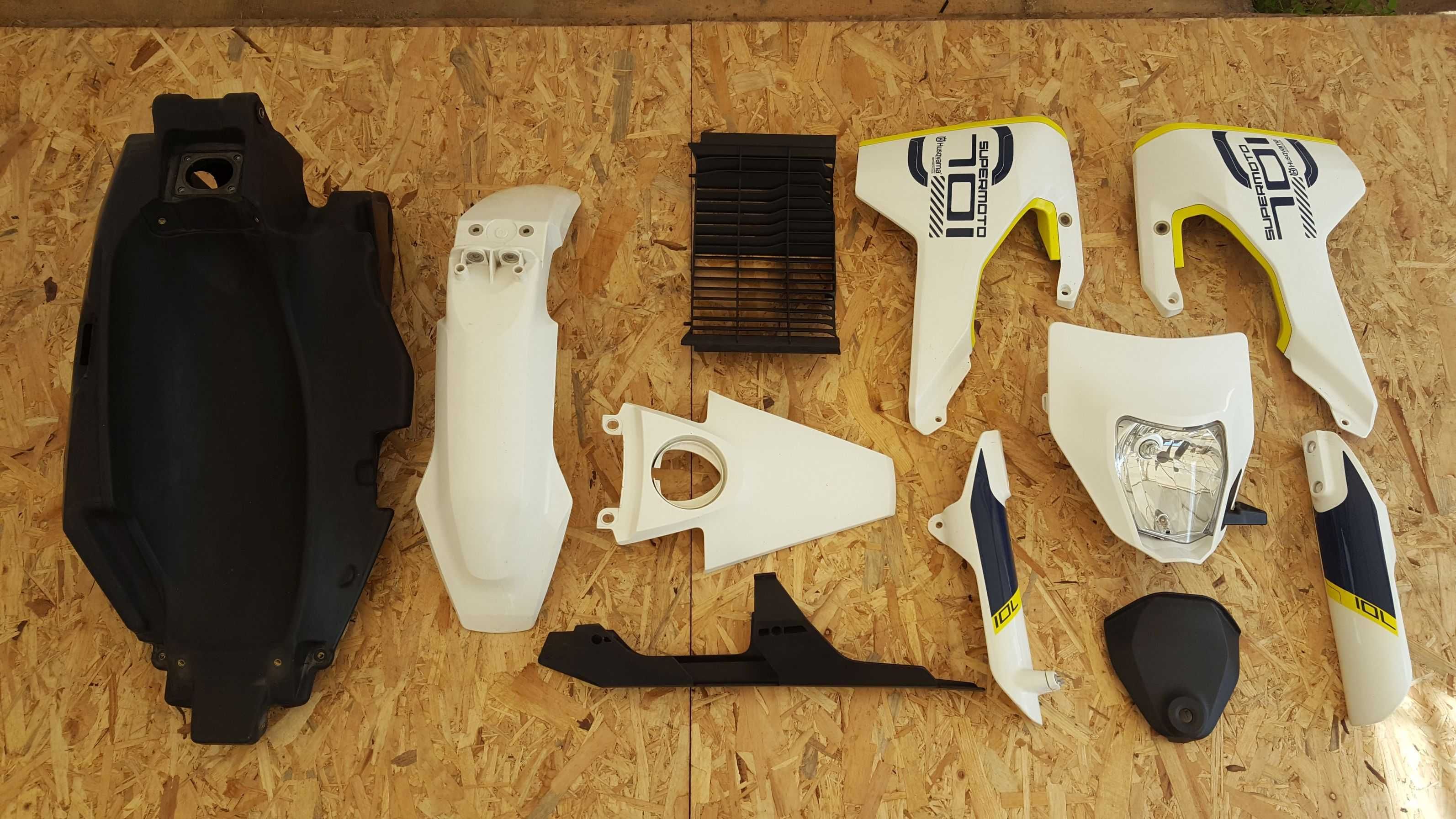 Husqvarna 701 supermoto owiewka set dzwignia os amortyzator zacisk bak