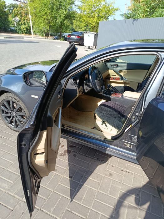 Lexus is 220d 2007