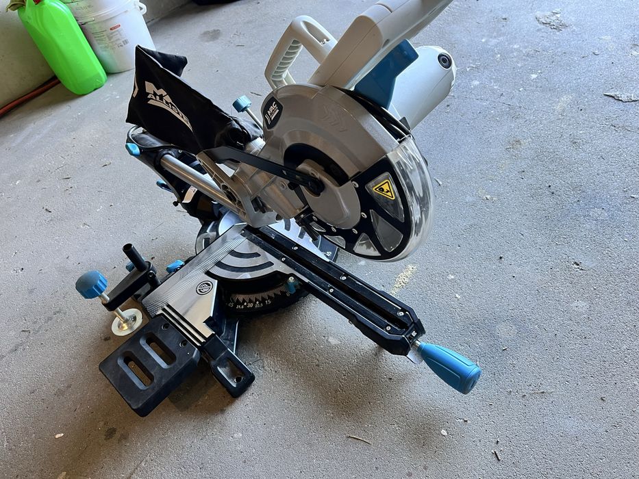 Ukośnica z posuwem MacAllister