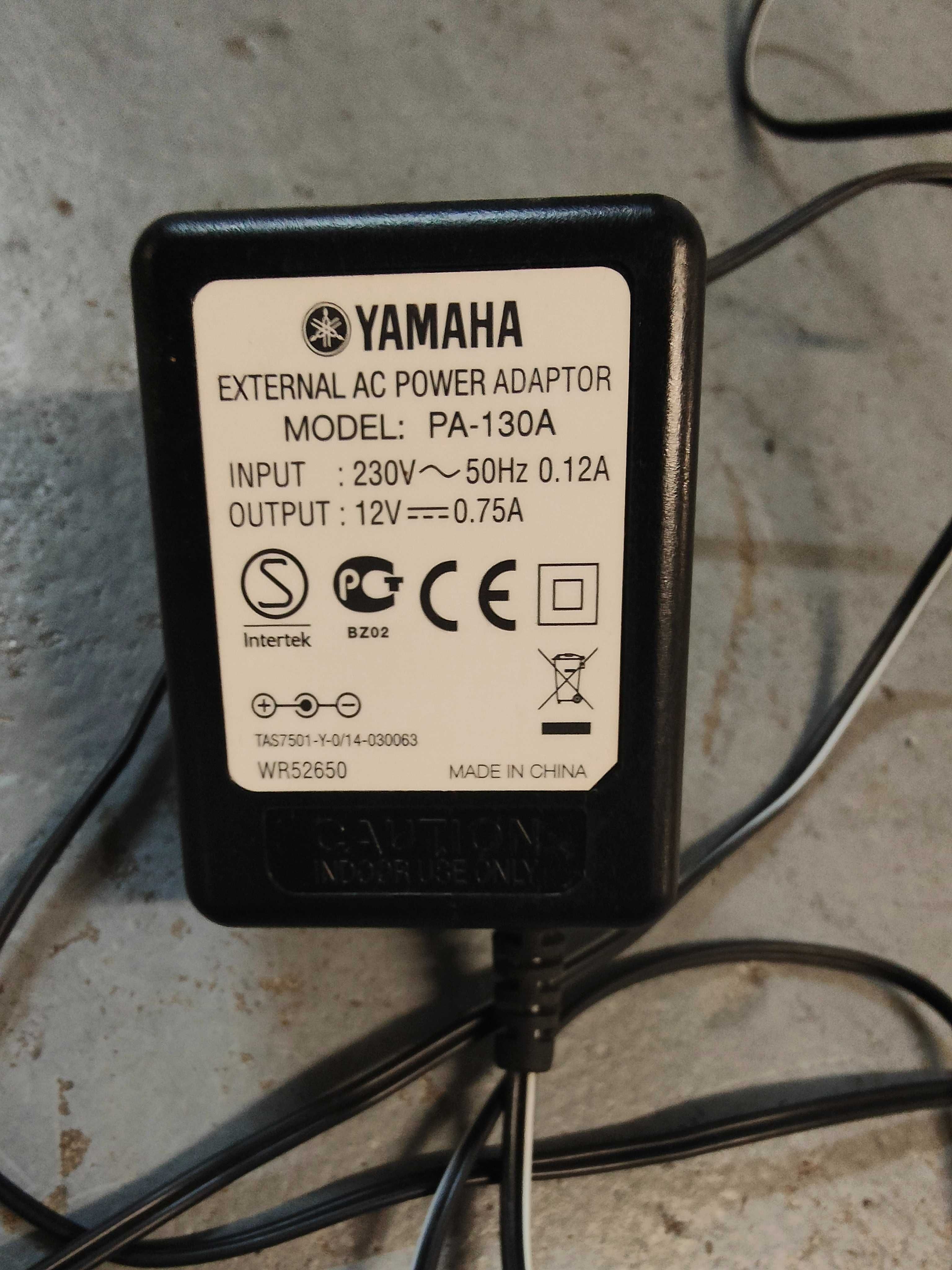 Orgão YAMAHA YPT 230 + Tripé - como novos