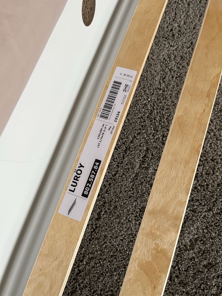 Białe łóżko Malm Ikea ze stelażem i tapicerką 120x200cm.