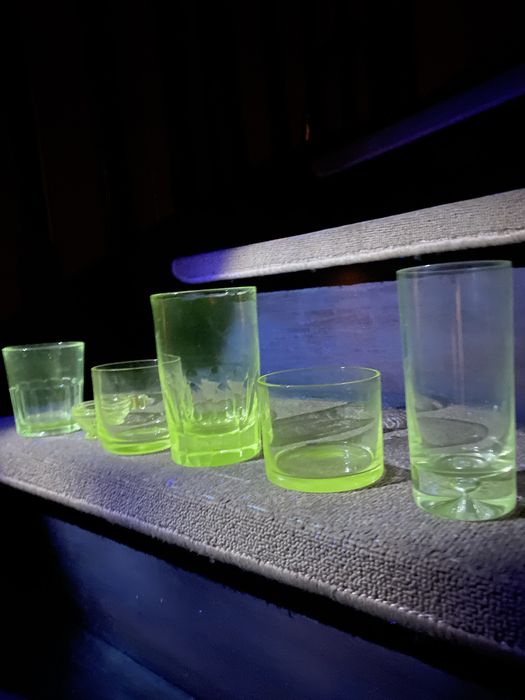 Kolekcja szkła uranowego – kieliszki, szklanki