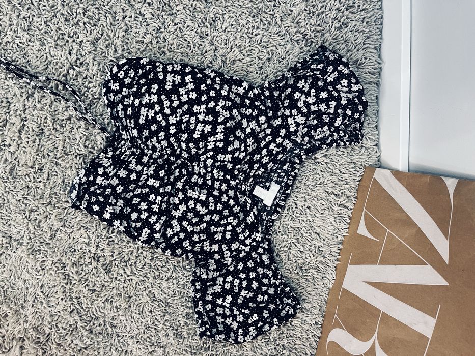 Top t-shirt damski rozm xs HM czarny marszczony kwiatowy kwiatuszki