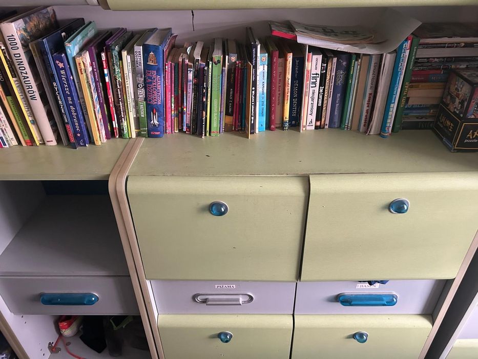 Piętrowe łóżko z biurkiem i zestawem do pokoju dziecka