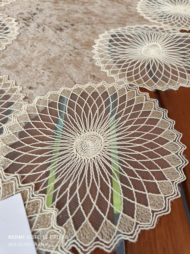 Bieżnik nowy 55x120cm kawowy welur z gipiurą na stół ławę