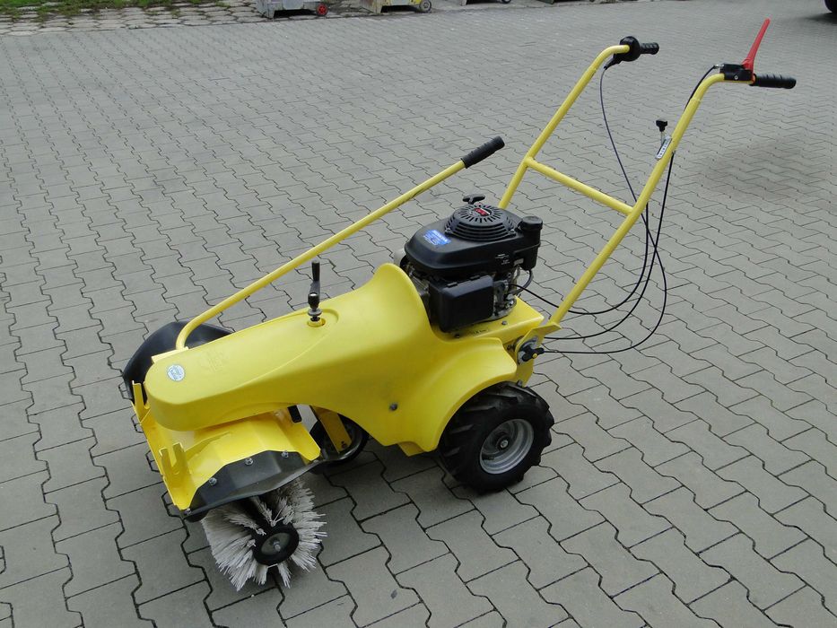 Szczotka Zamiatarka spalinowa DO KOSTKI śniegu CRAMER HONDA GCV160