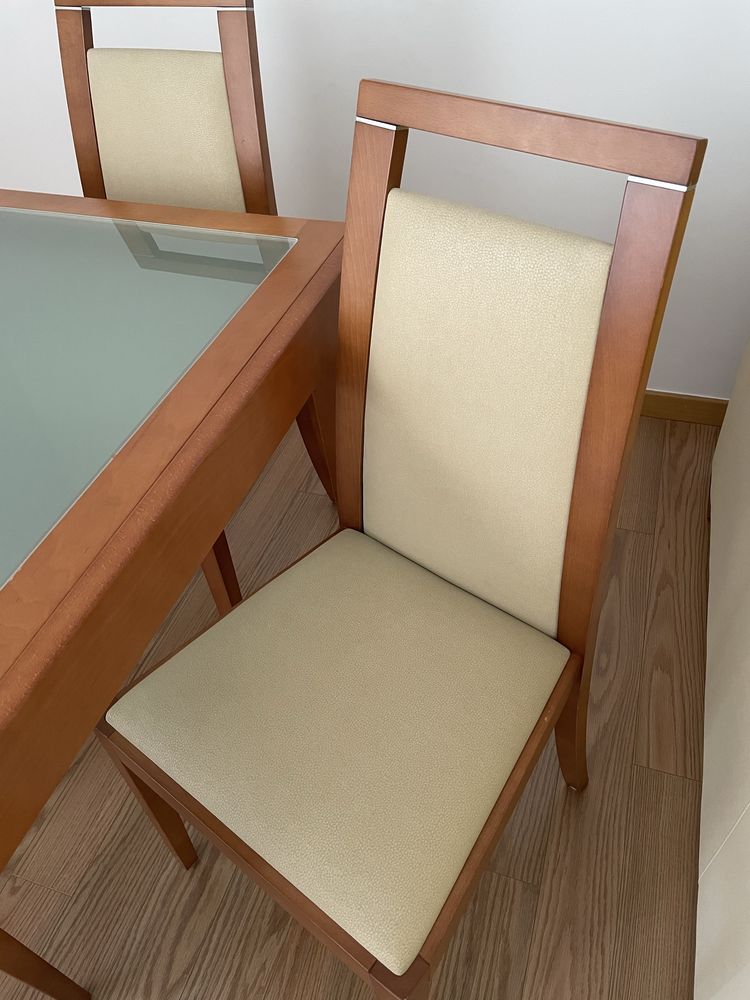 Conjunto mesa cadeiras