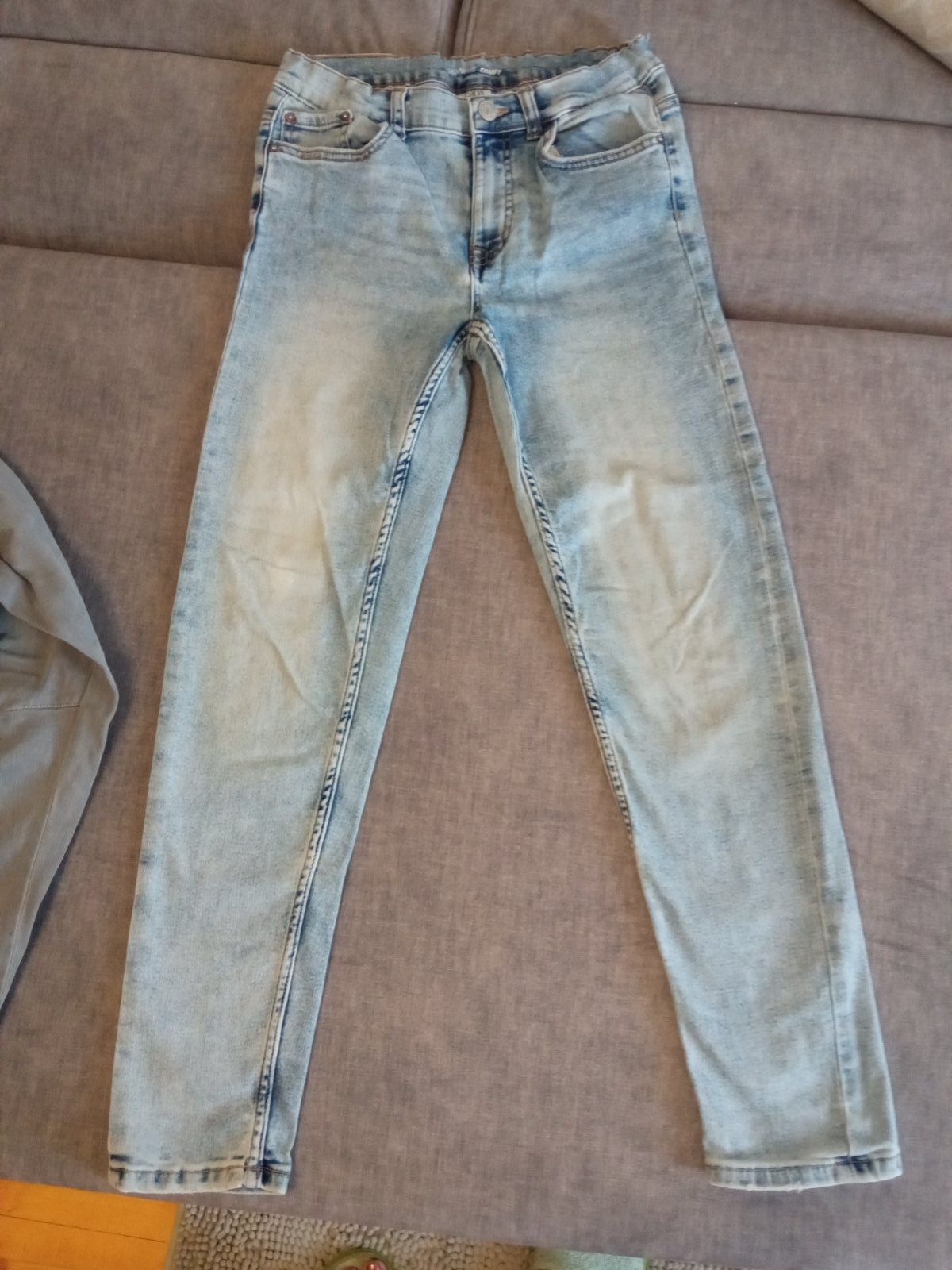 Продам джинсы, спортивные штаны на мальчика 12-14 лет