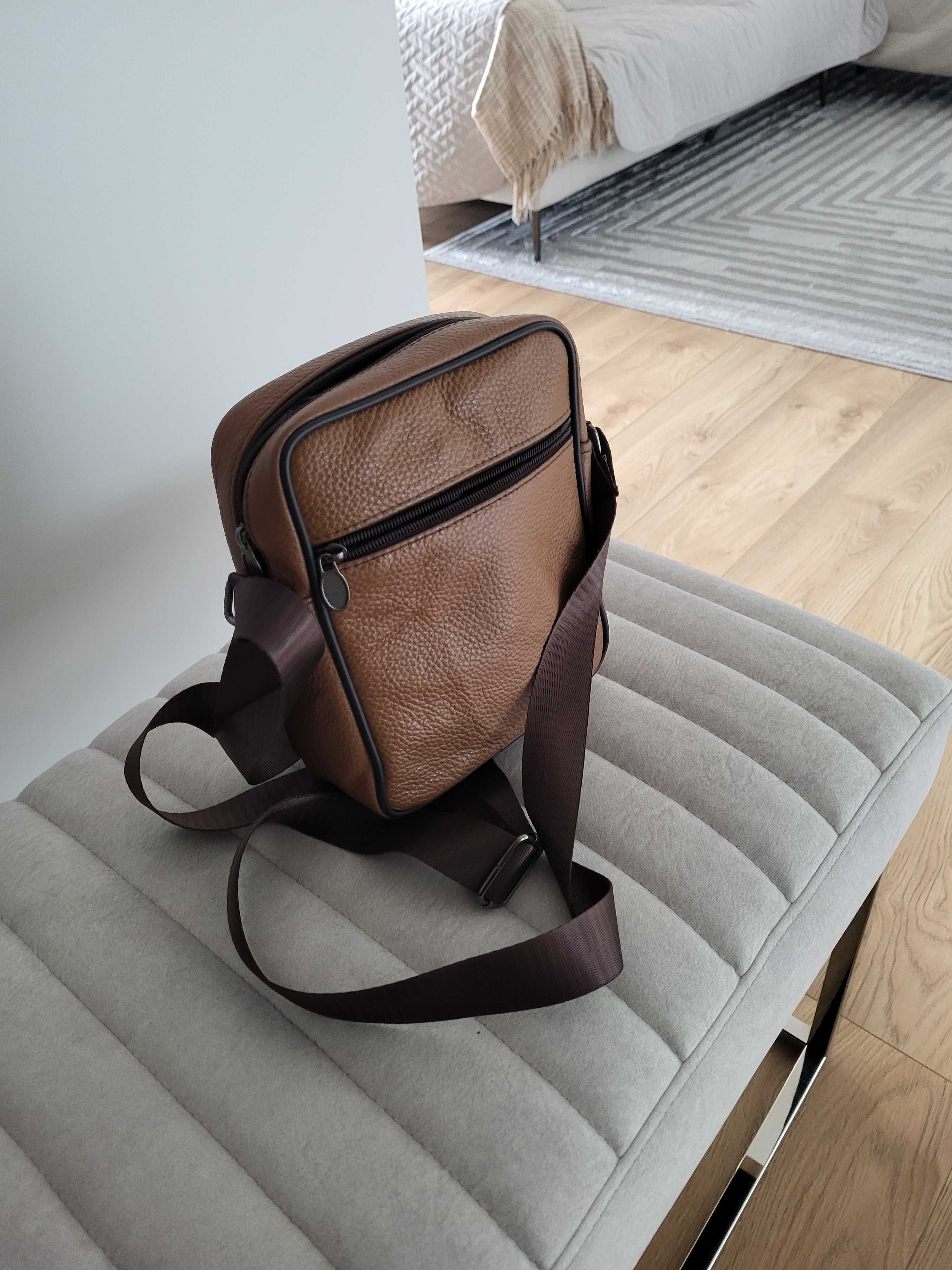 Bolsa/Mala de ombro, em pele nova