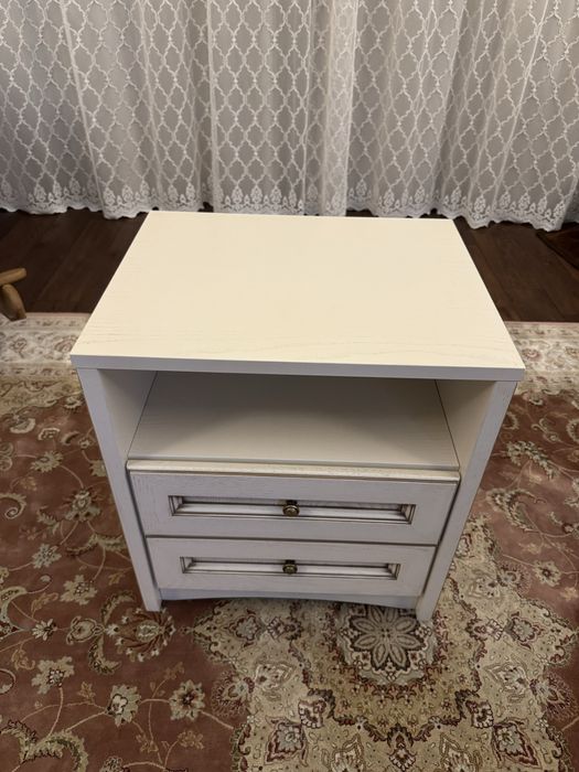 Тумба з шпонованого дерева з фурнітурою  Blum