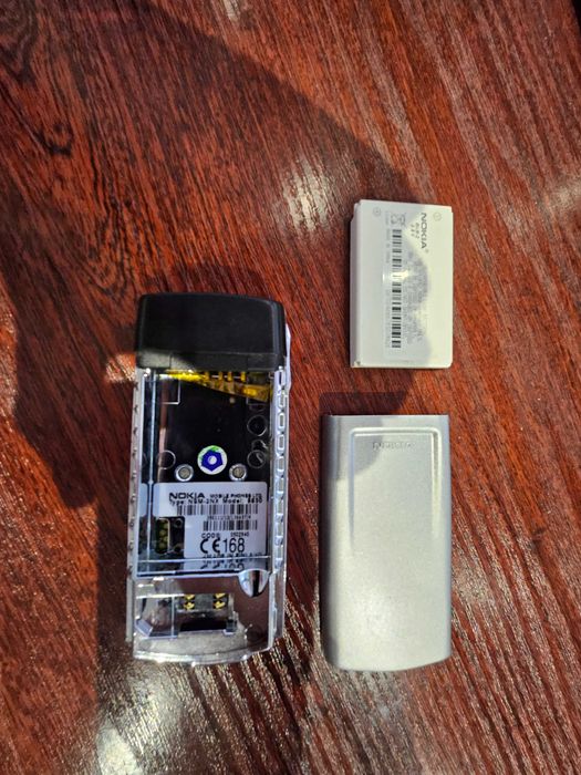 Nokia 8850 Super stan włącza się, oryginalna bateria, ładowarka nokia