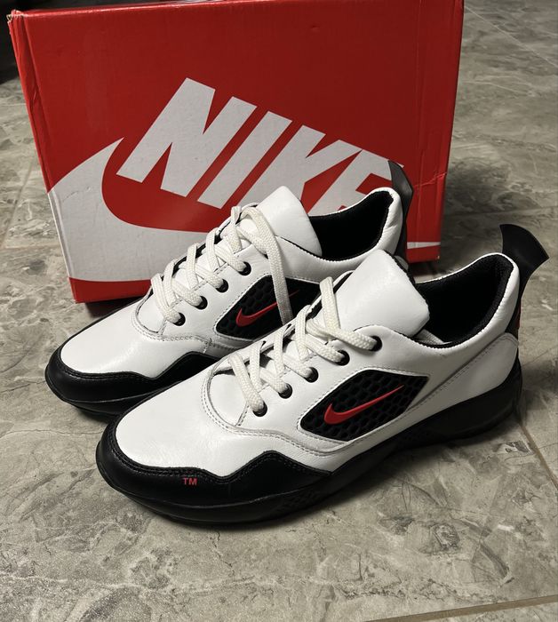 Оригінальні кросівки Nike розмір 42