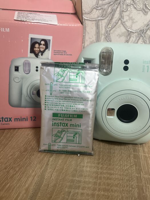 Фотоапарат Instax Mini 12