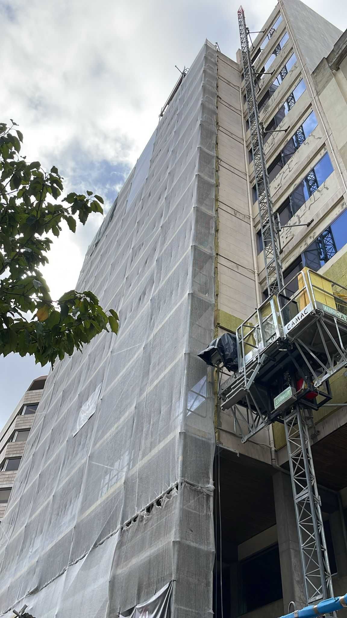 Trabalho remodelação, aplicação de capoto sob empreitada