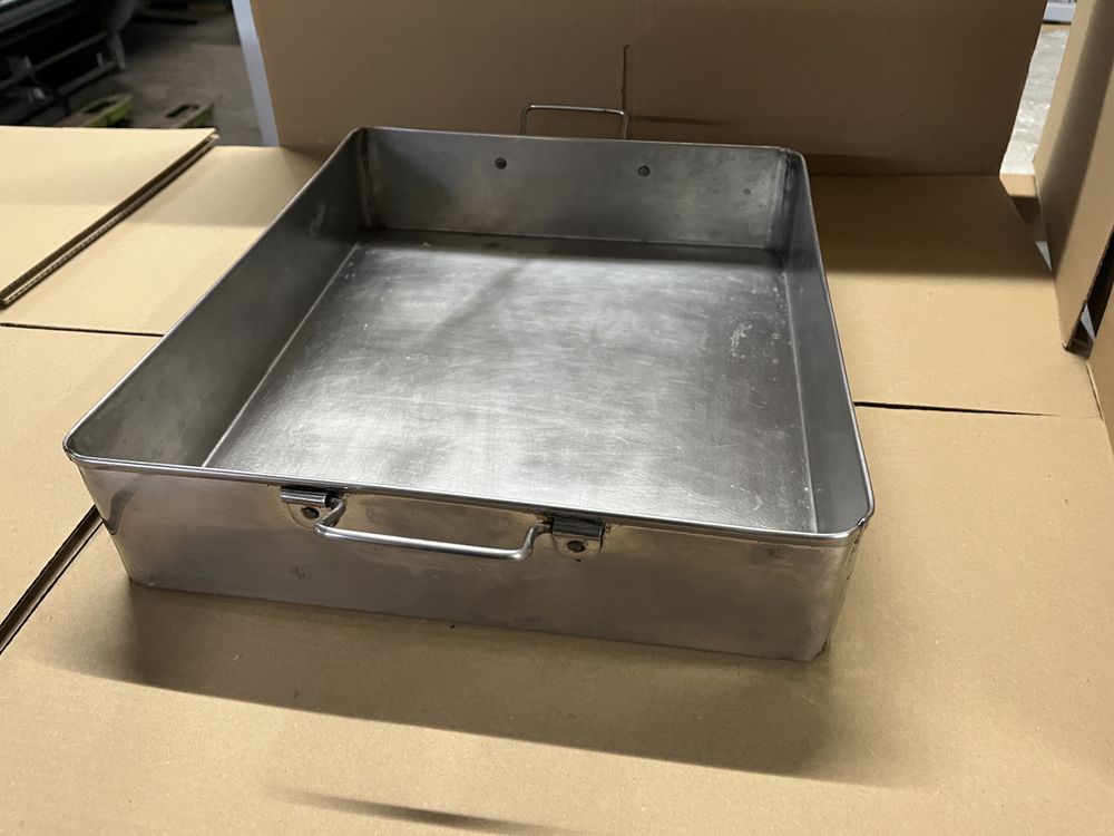 Tabuleiro rectangular em inox com pegas