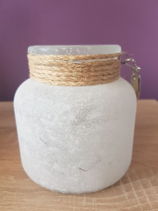 Śliczny ozdobny słoiczek