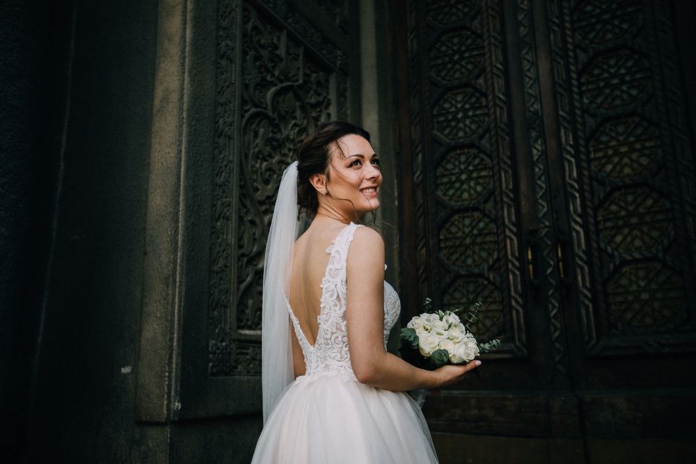 Весільна сукня зі шлейфом