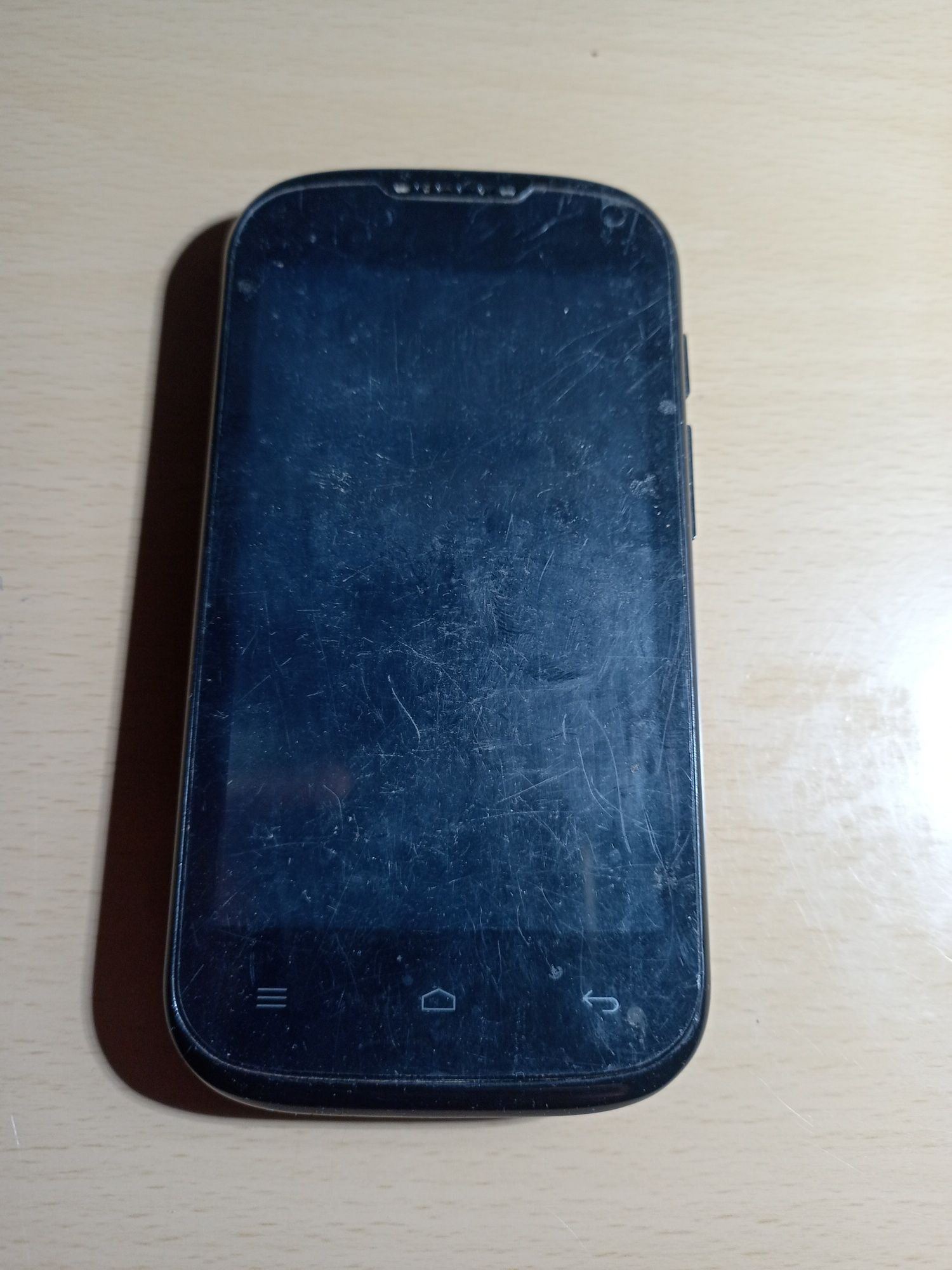 Мобільний телефон, смартфон: Samsung, Nomi, Fly.