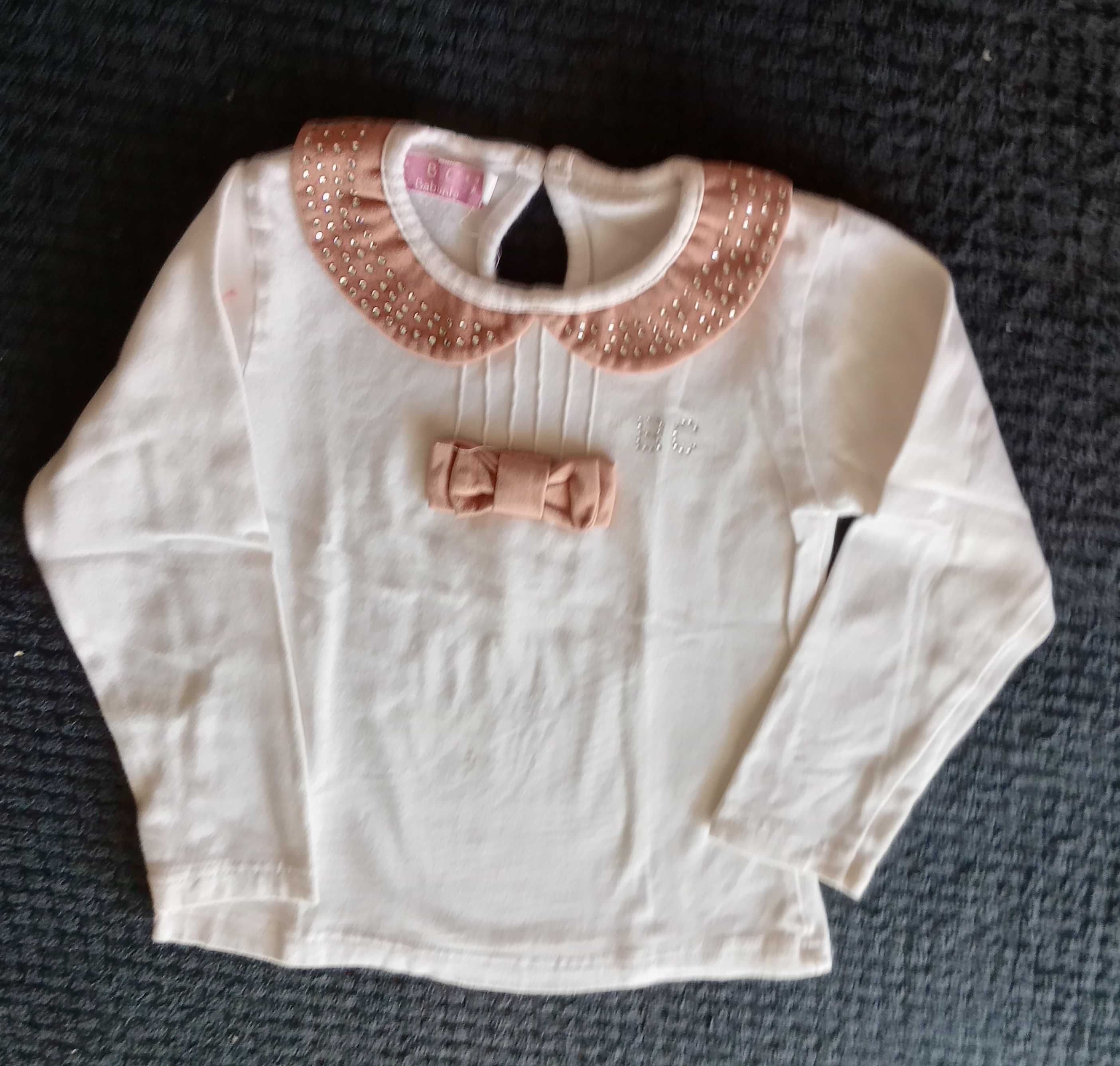 Camisola branca, gola em coral com brilhantes e laço igual  - 2-3 anos