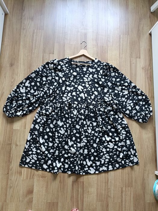 Sukienka damska rozkloszowana plus size czarna na imprezę na okazję 48