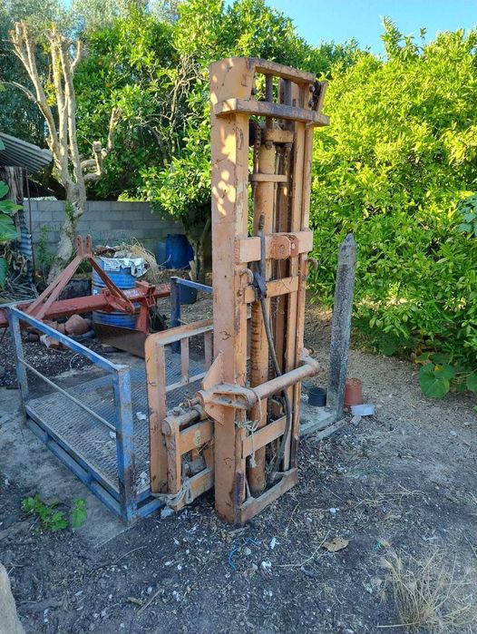 Empilhador para Trator com caixa