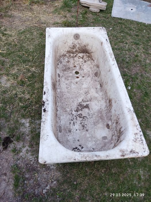 Продам ванну металеву.