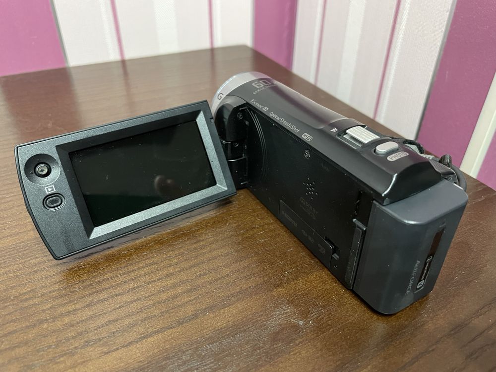 Відеокамера Sony Handycam CX330