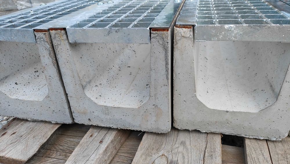 Odwodnienie odpływ kanał odwodnienia liniowe przepust korytko ciek