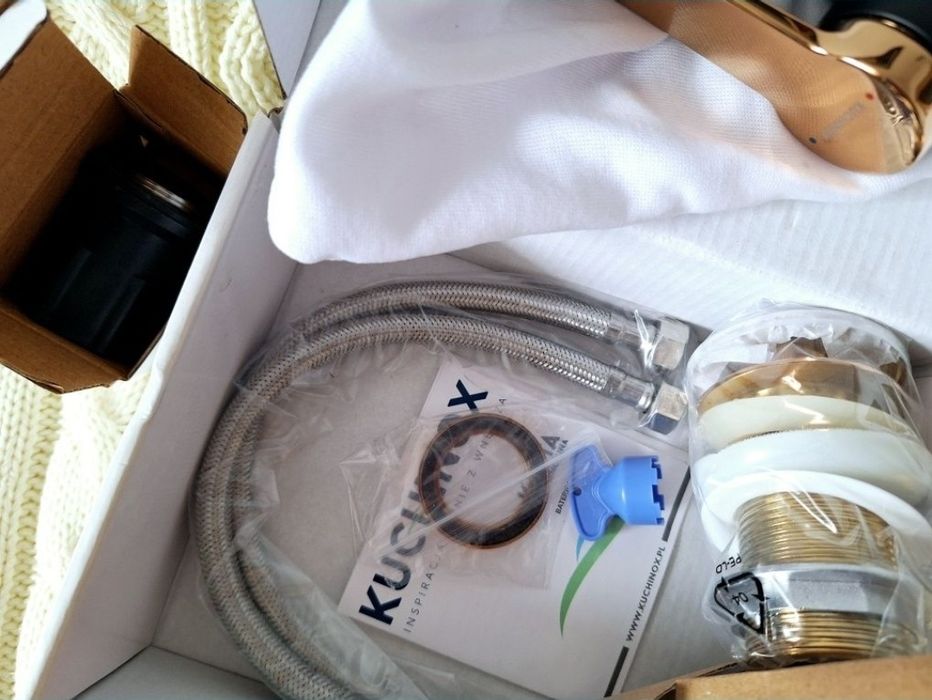 Alians czarna bateria umywalkowa stojąca z korkiem do łazienki