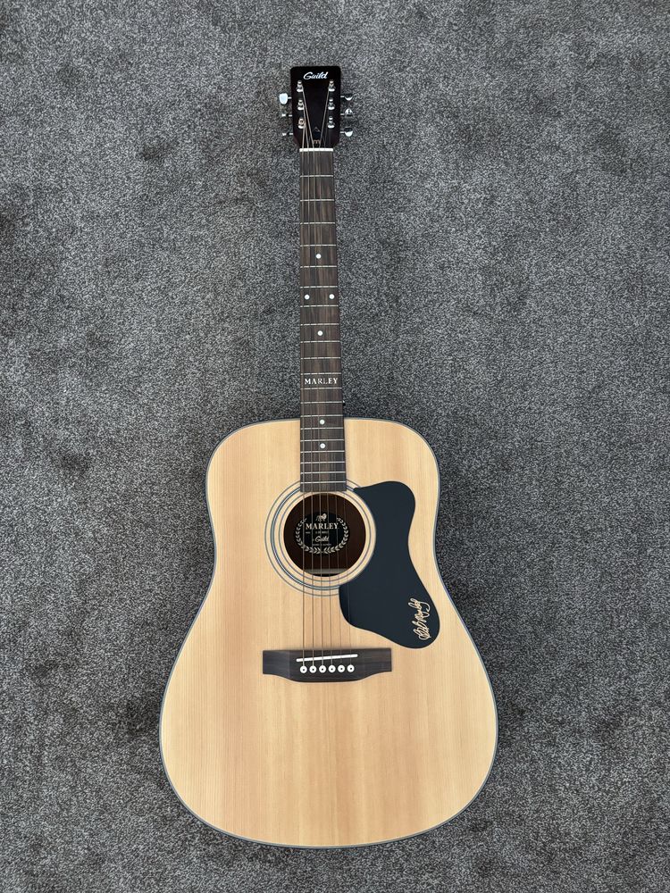 Vendo Guitarra Acustica Bob Marley