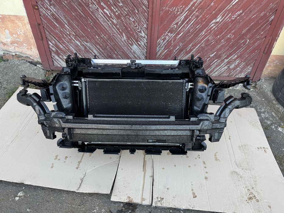 Установочная панель касета радиатори  Audi q7 4m Ауді Кю7 ку7