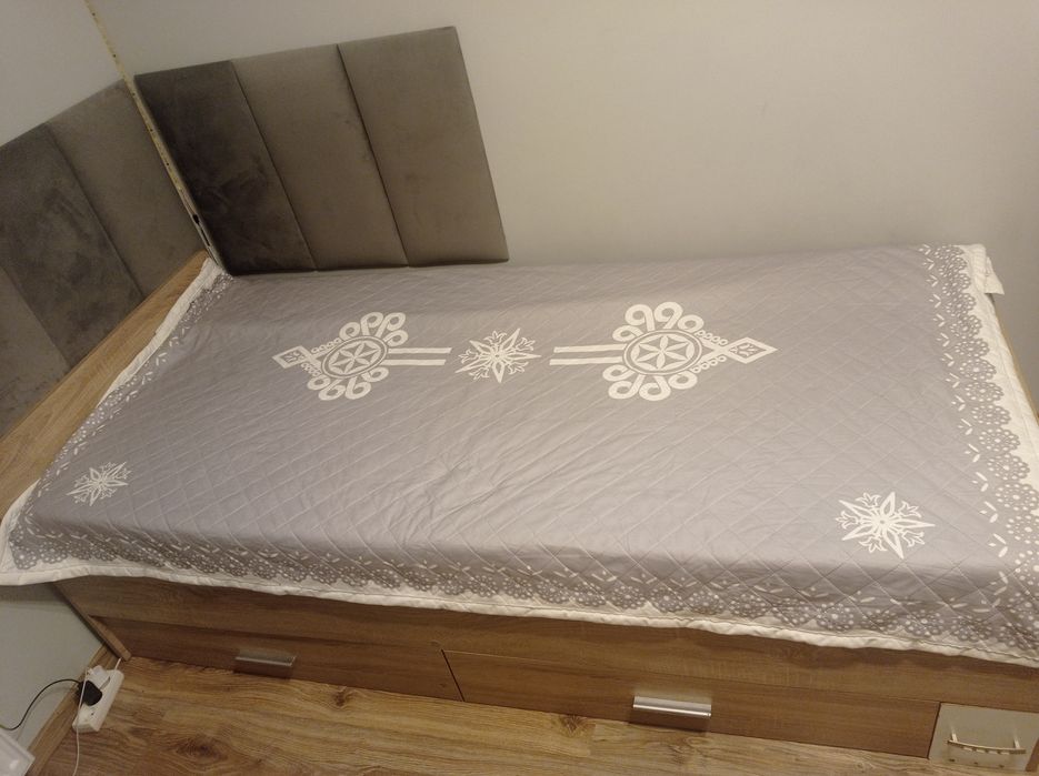 Łóżko 90x200 z materacem