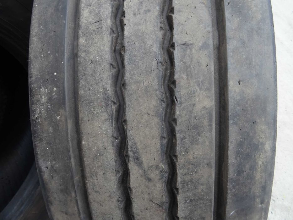 Opona 385/65R22.5 UNIROYAL TH40 (800 netto)
