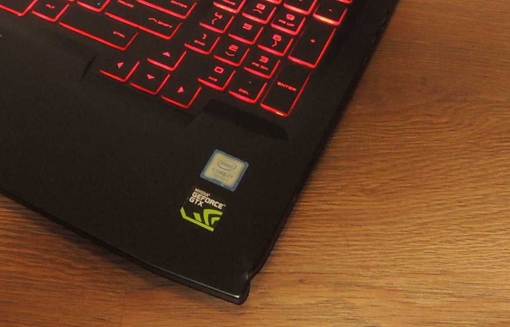 игровой ноутбук HP Omen 15 FHD IPS/i7/GTX 1050Ti 4/8/128+1Tb