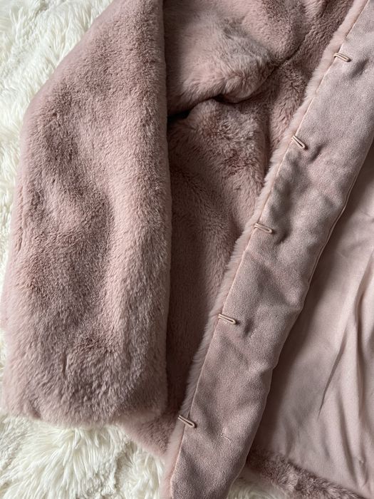 Шубка в пудровому кольорі розмір s!!