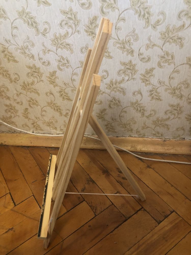 2 мольберти для малювання б/у в гарному стані