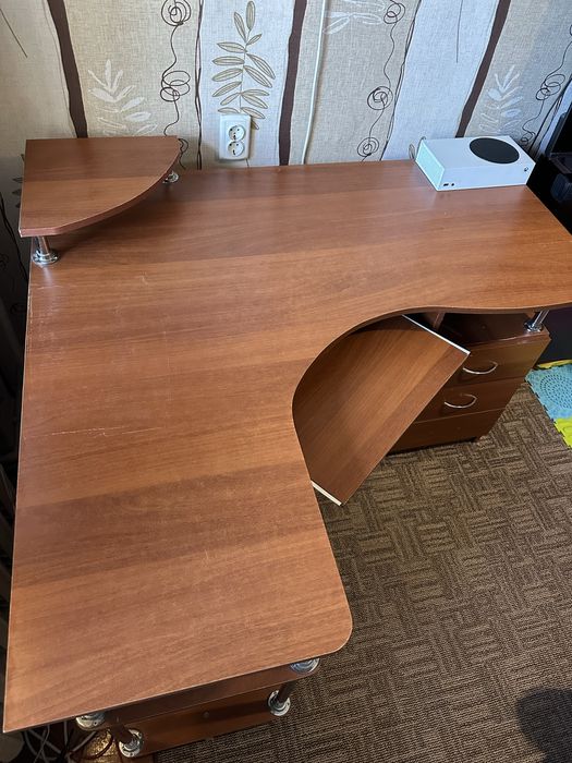 Продам компʼютерний стіл