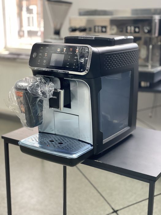 Кофемашина Philips 5500,витриный вариант ,гарантия -12 месяцев
