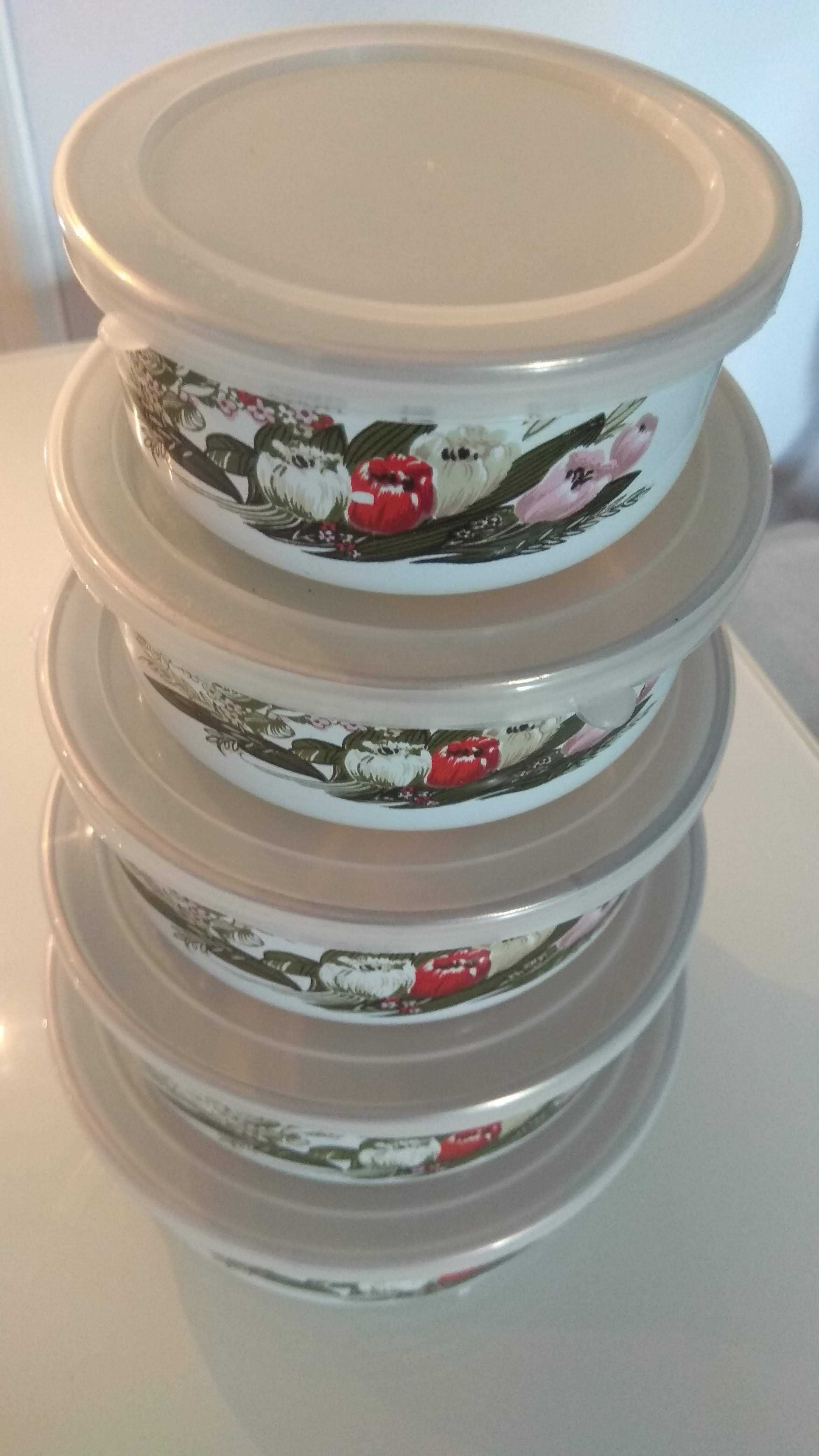 Komplet 5 blaszanych pojemnik z plastikowymi pokrywkami NOWY !!!
