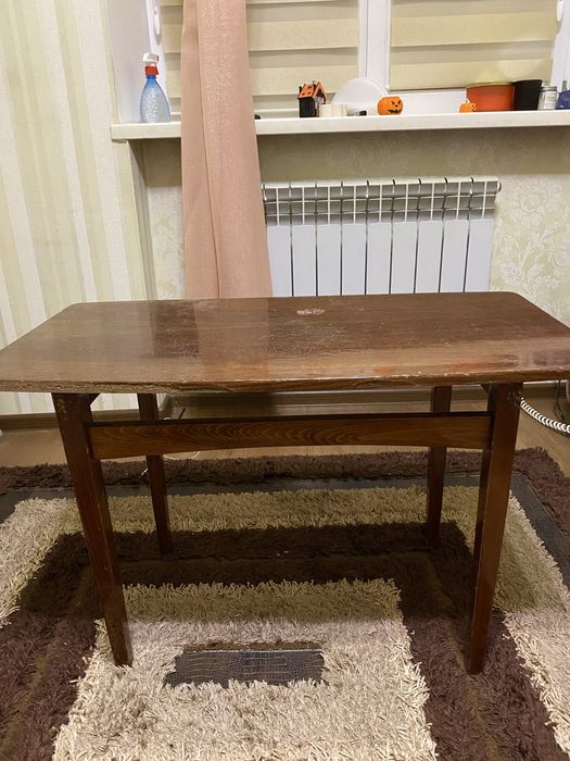 Старий стіл з тих часів