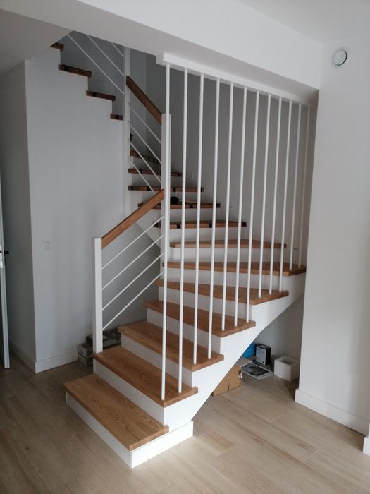 Schody, stopnie drewniane. Producent