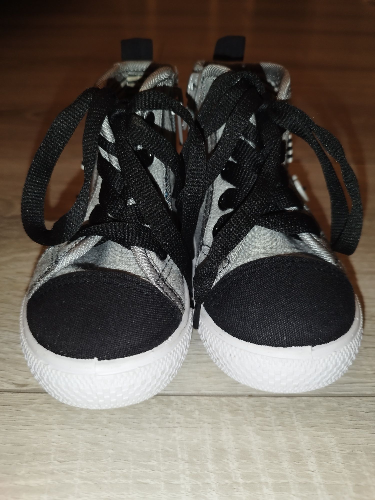 Szare buty dla dziewczynki trampki trzewiki CCC 22