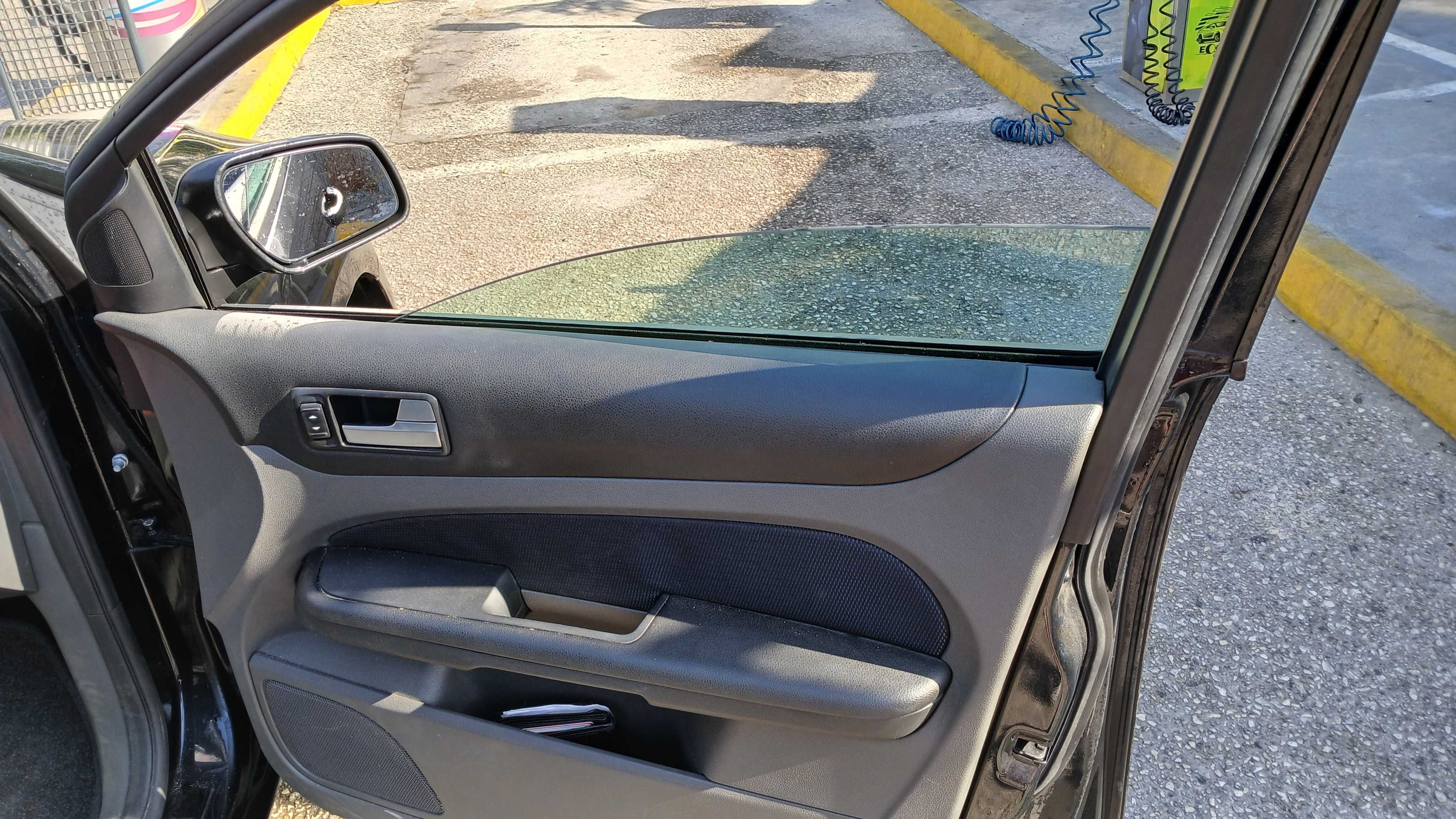 Vendo Ford Focus 1.4i - ano 2006