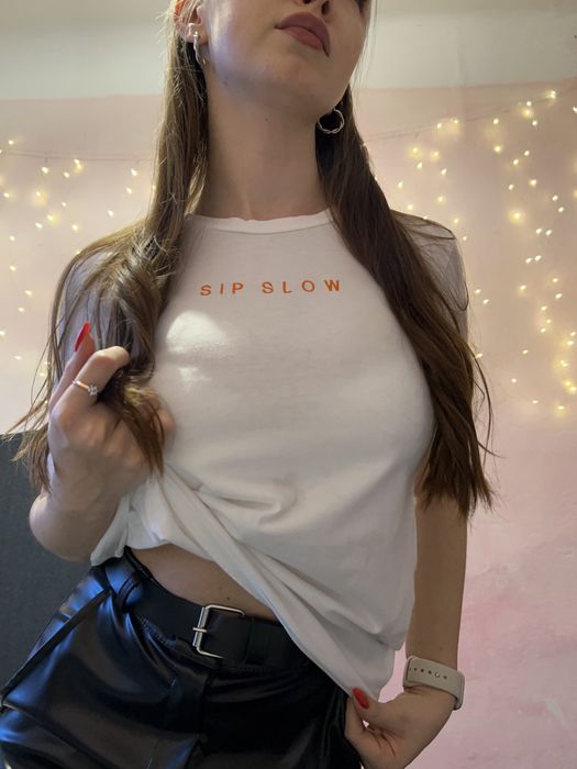 Футболка з написом H&M